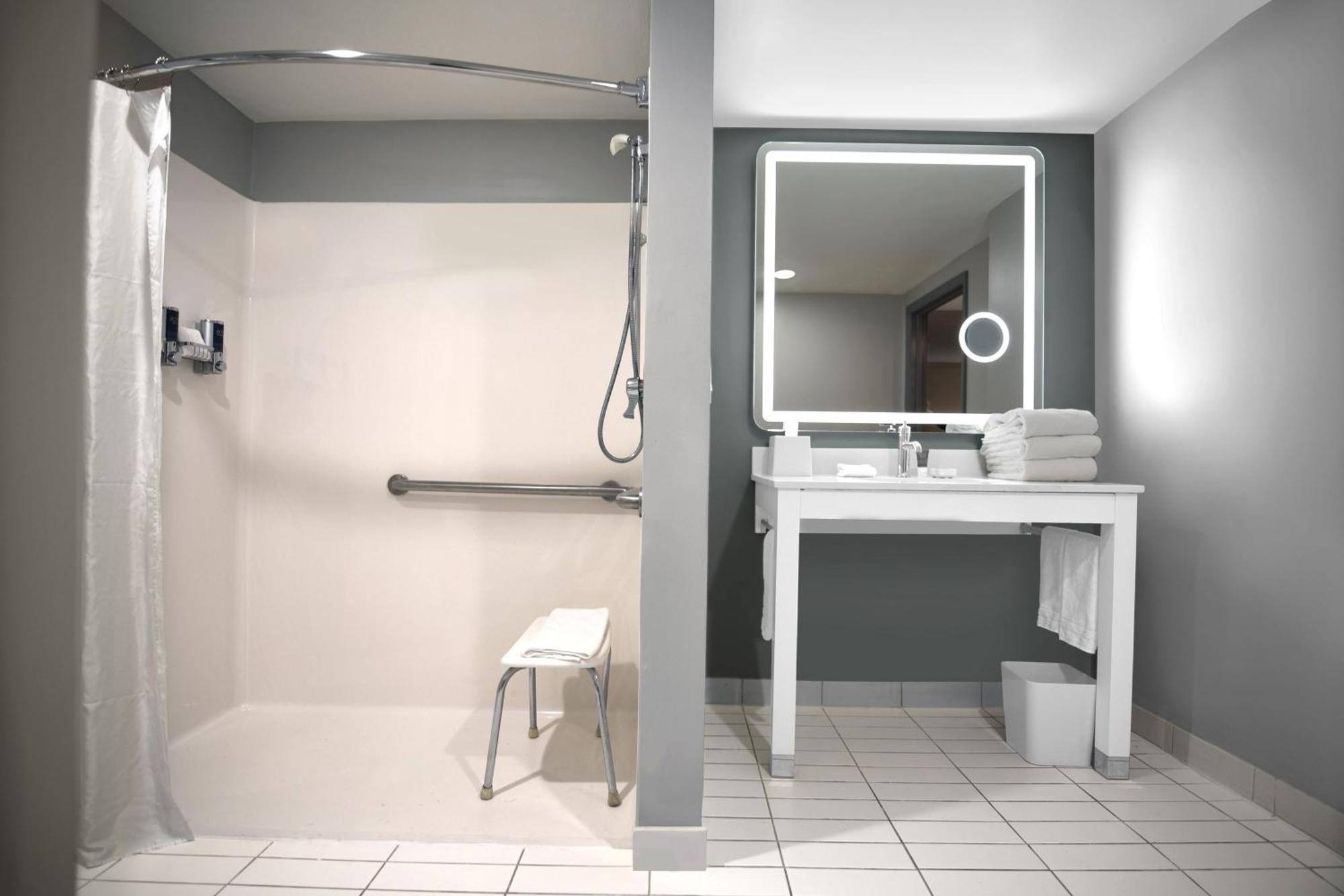 Four Points By Sheraton York Bagian luar foto