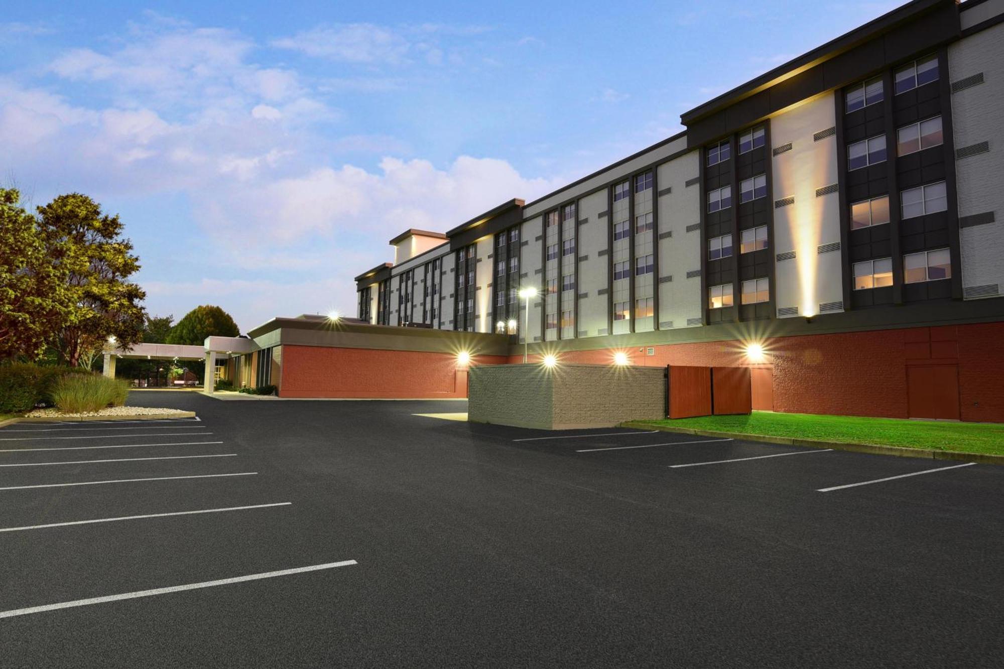 Four Points By Sheraton York Bagian luar foto