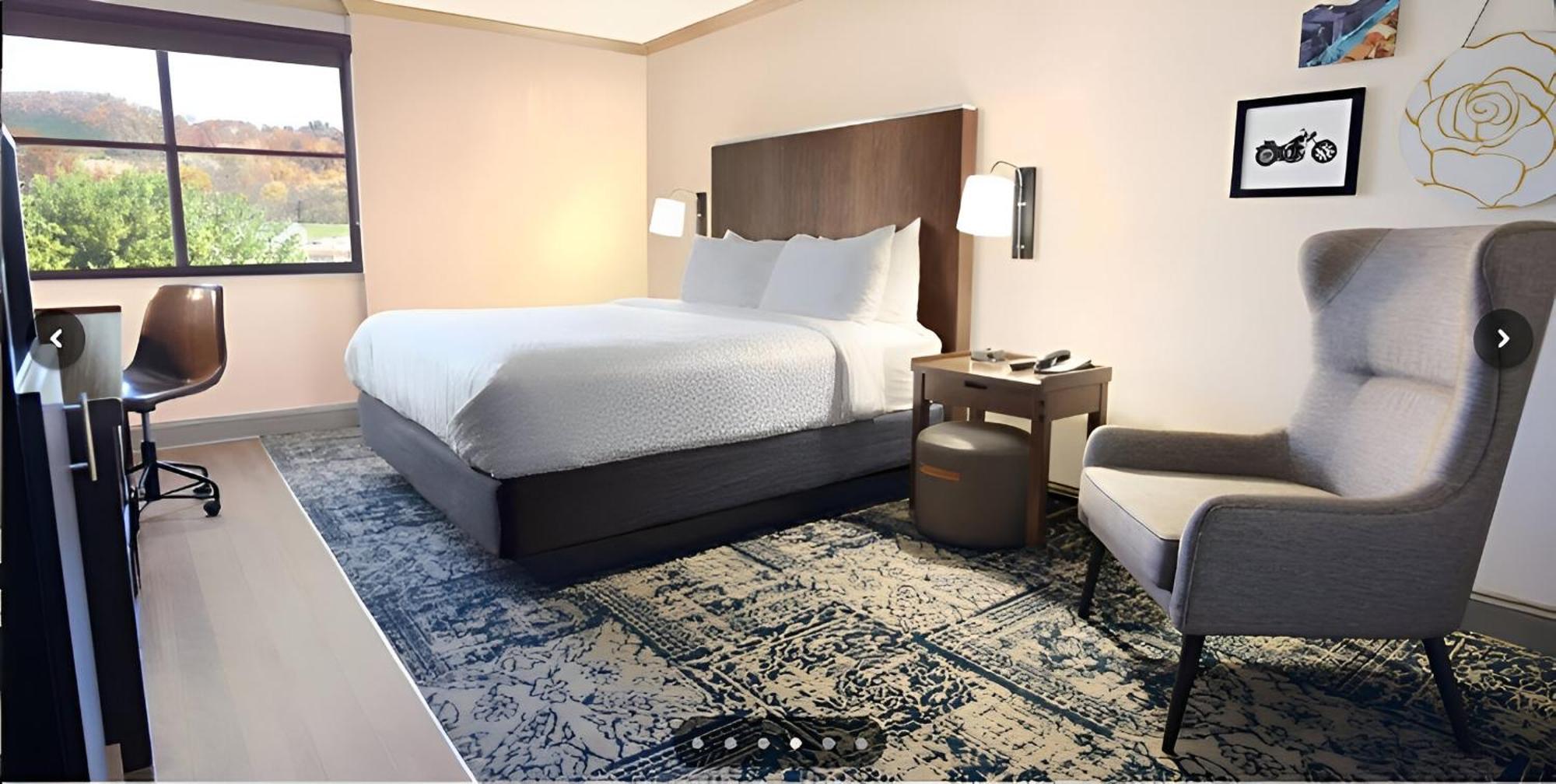 Four Points By Sheraton York Bagian luar foto
